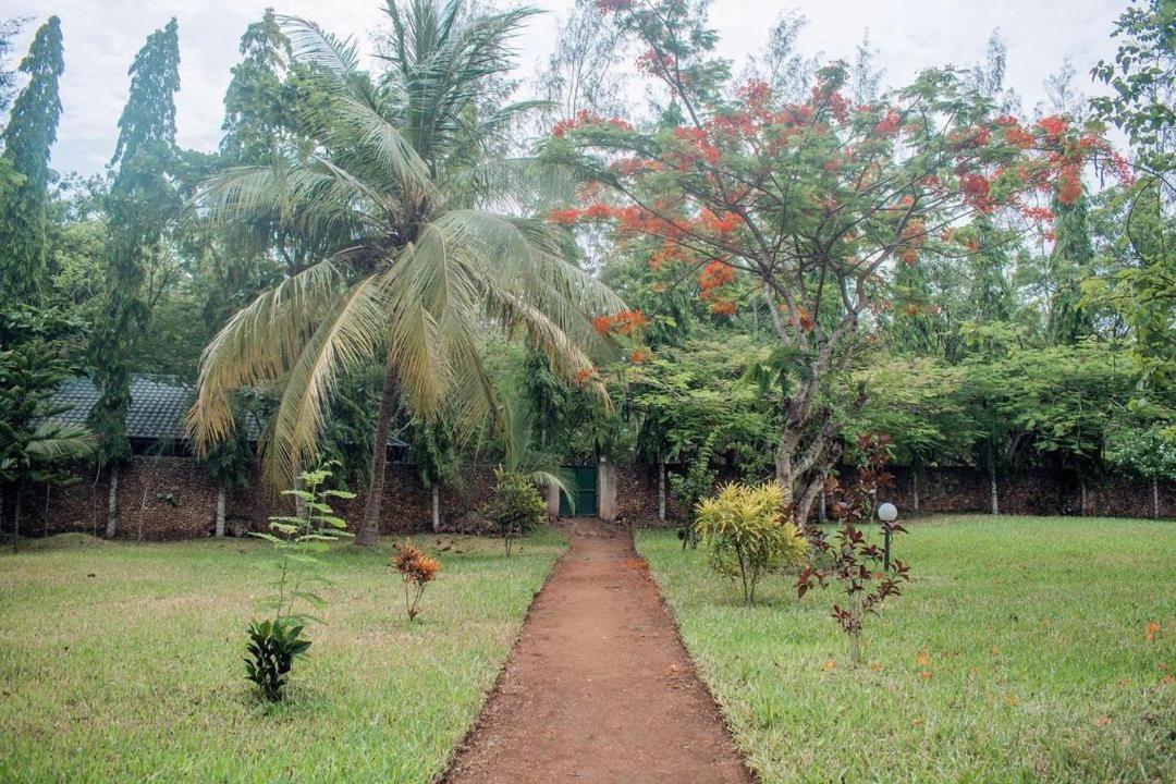 Kijani Cottages Diani Diani Beach Bagian luar foto